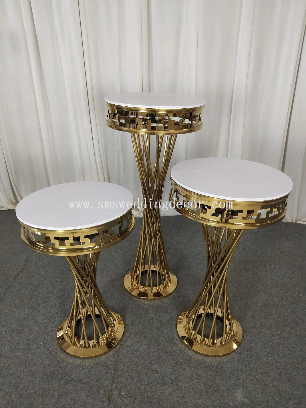 gold metal plinth stand gold metal plinth stand